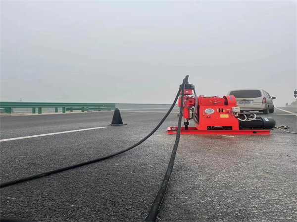 叠彩马路路基路面开裂下沉注浆加固灌浆