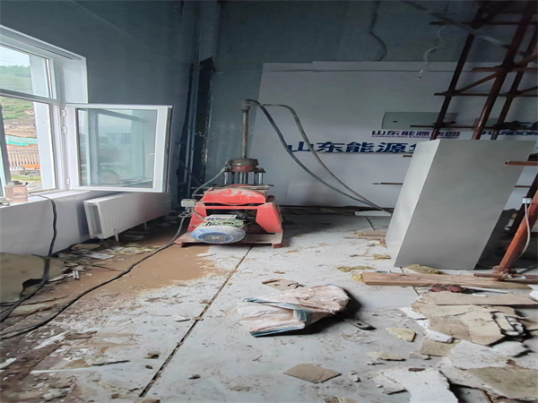 叠彩地基基础下沉墙体裂缝加固注浆顶升施工