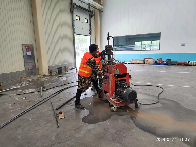 叠彩厂房地面下沉塌陷注浆加固施工